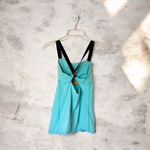 Lululemon Turquoise stripe Top Black adjustable straps cris cross Stretch Size 4